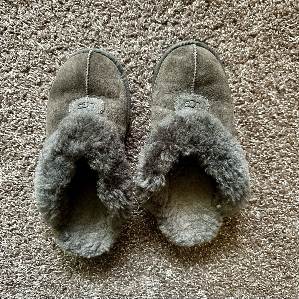 UGG Coquette Grey Fuzzy Women’s Slippers Size 8 Indoor Suede